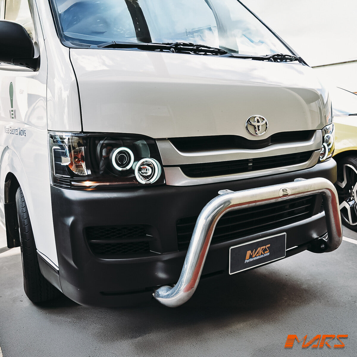 JDM Black CCFL Angel-Eyes Projector Head Lights for TOYOTA HIACE VAN 2005-10