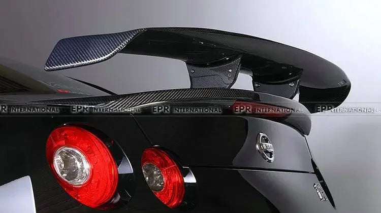Car-Styling for Nissan R35 GTR Carbon Fiber VRS Style Hyper Narrow GT Spoiler Rear Trunk Wing Lips (Use OEM Brake Lights)
