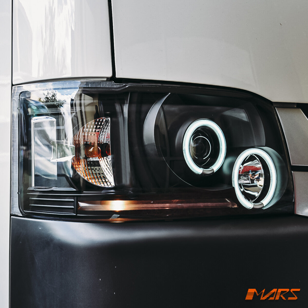 JDM Black CCFL Angel-Eyes Projector Head Lights for TOYOTA HIACE VAN 2005-10